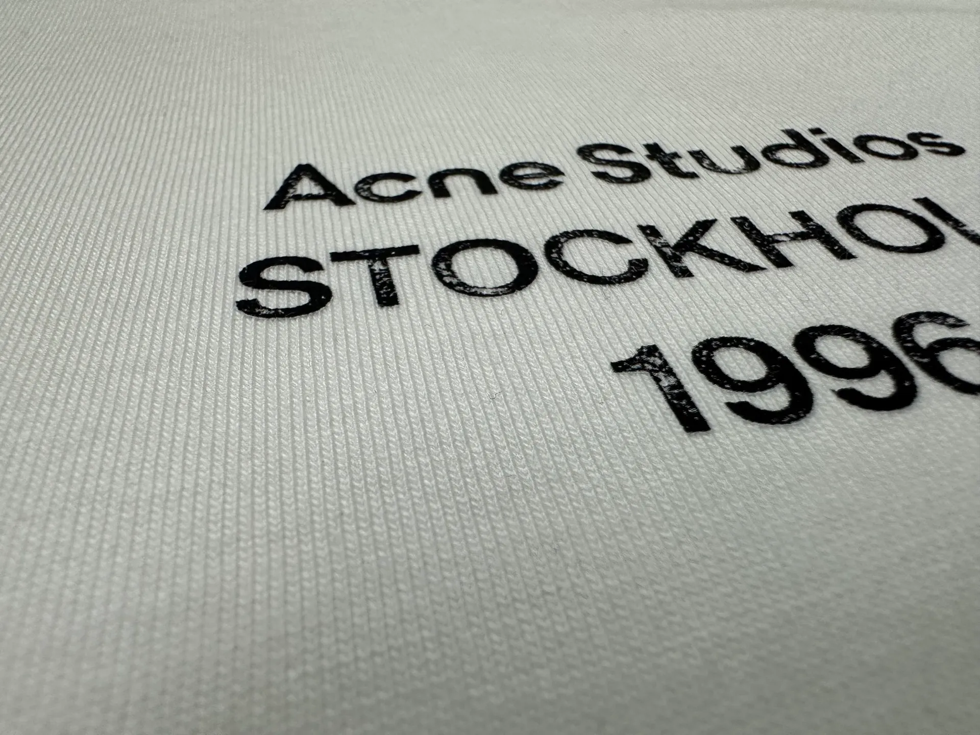 ￼ 150 Acne studios Acne 26ss Classic small label printed short-sleeved T-shirt Fabric: High-definition super heavyweight cotton double yarn compact Xinjiang cotton Weight gram Paired with 2*2 Salona rib Clean cloth surface Clear cloth texture Tight feel Stiff High color fastness No change in shape No Color Change Customized hardware Thread Accessories Alignment Men and women Same Style Color: White Black Size: XS S M LXL